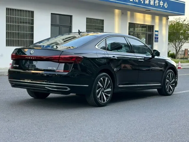 Volkswagen Passat — Фото автомобиля 7