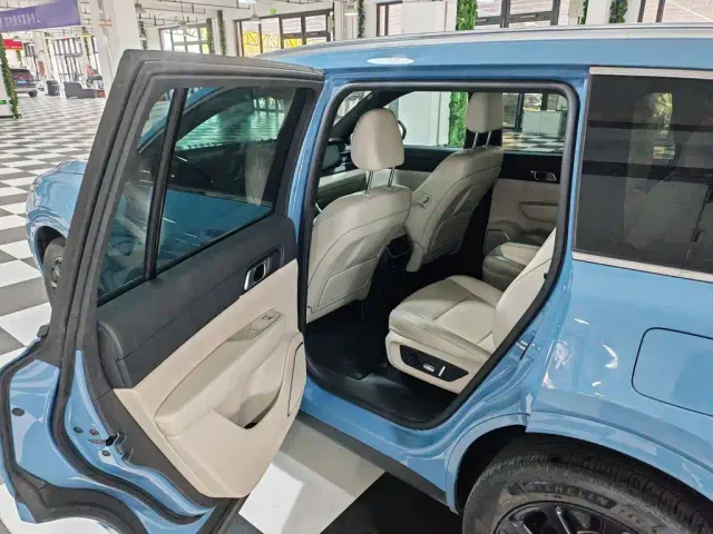 Li Auto ONE — Фото автомобиля 12
