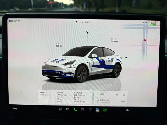 Tesla Model Y — Фото автомобиля 17