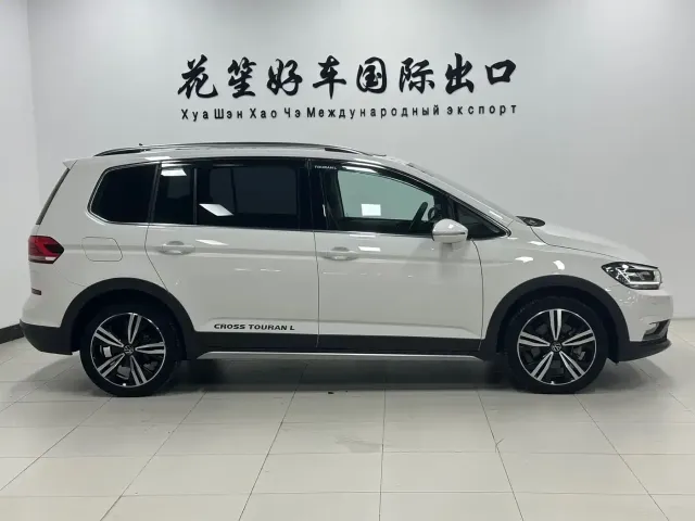 Volkswagen Touran 2021 Touran L 280TSI DSG Cross Edition 7-seater — Фото автомобиля 4