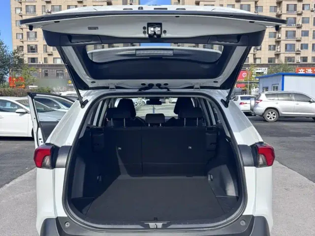 Toyota RAV4 — Фото автомобиля 20