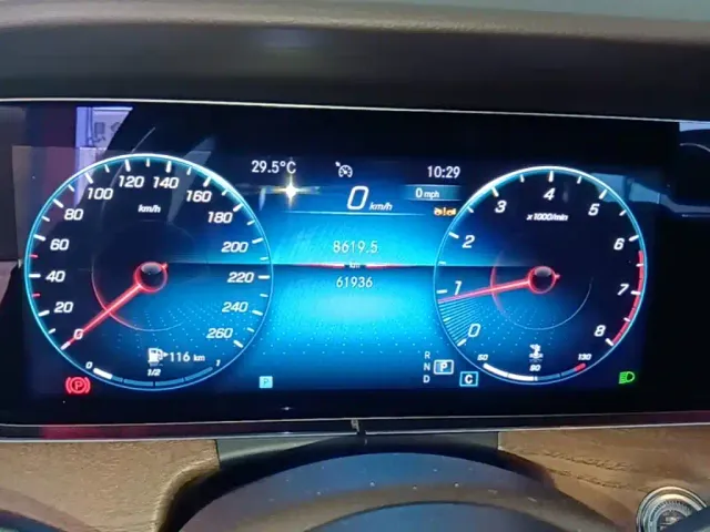 Mercedes-Benz E-Class — Фото автомобиля 11
