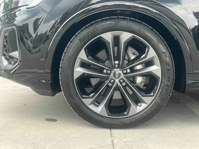 Audi Q7 — Фото автомобиля 4