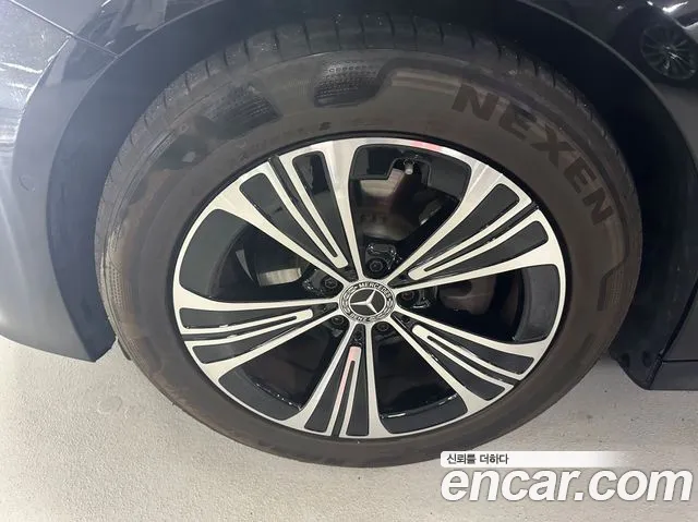Mercedes-Benz E-Class — Фото автомобиля 5