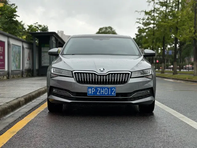 Skoda Superb — Фото автомобиля 2