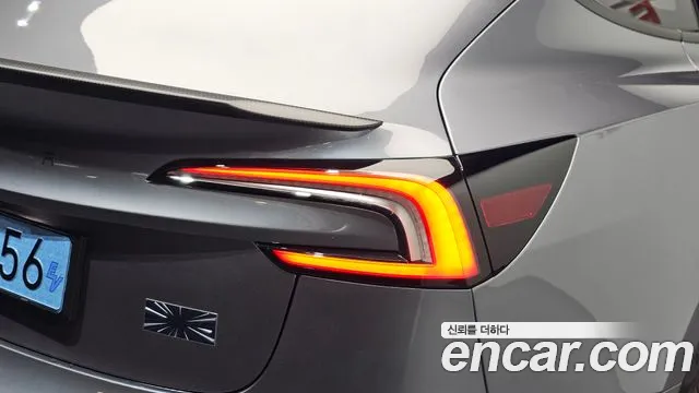 Tesla Model 3 — Фото автомобиля 22
