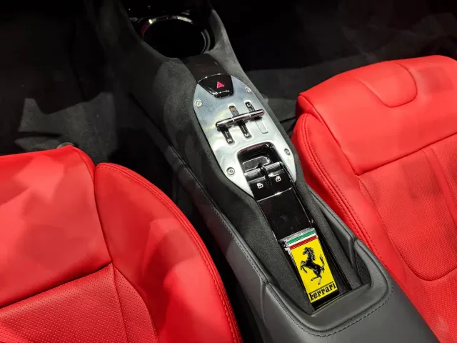 Ferrari SF90 — Фото автомобиля 10