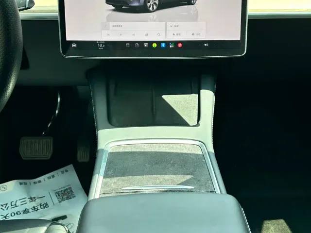 Tesla Model Y — Фото автомобиля 8