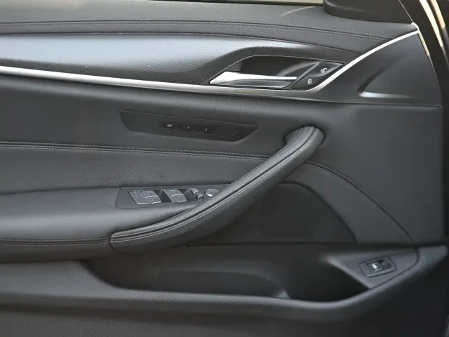 BMW 5 Series — Фото автомобиля 10