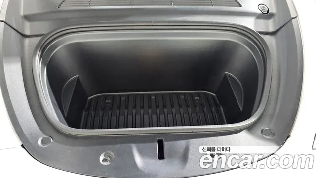 Tesla Model Y — Фото автомобиля 8
