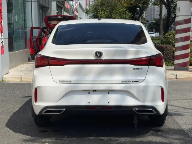 Changan Eado — Фото автомобиля 3