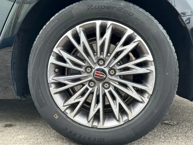Hongqi H5 — Фото автомобиля 17