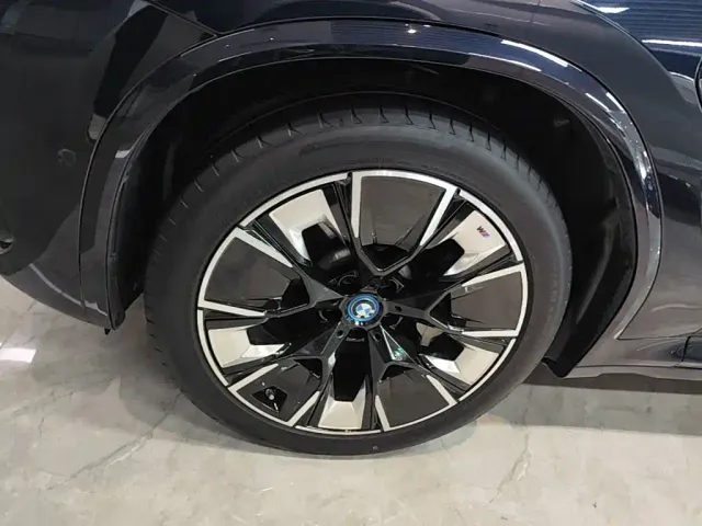 BMW iX3 — Фото автомобиля 22