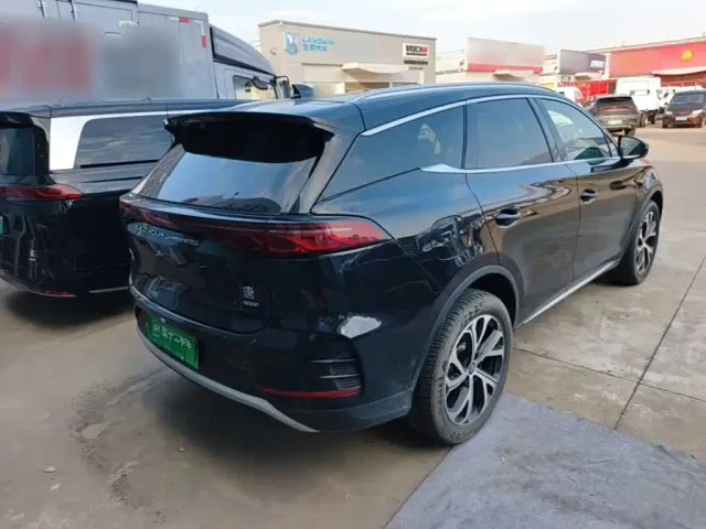 BYD Tang — Фото автомобиля 6