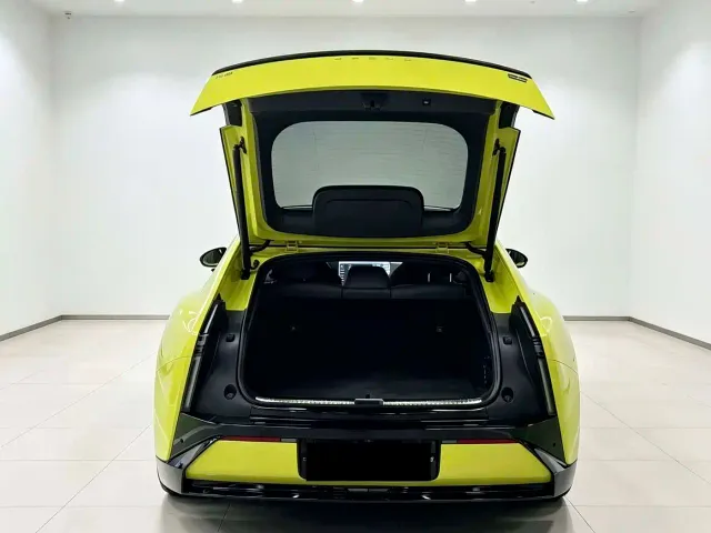 Xpeng P7 — Фото автомобиля 7