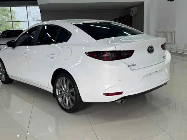 Mazda Axela — Фото автомобиля 4