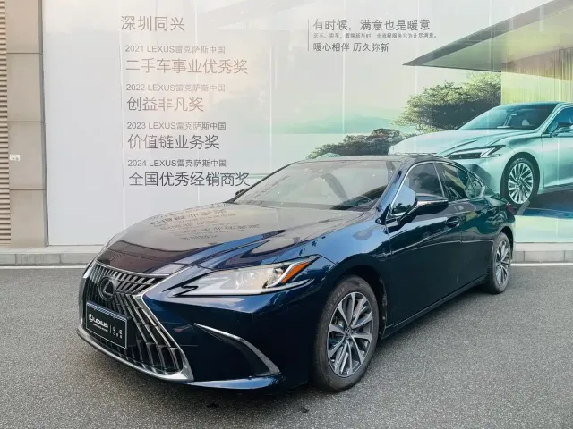 Фотография автомобиля — Lexus ES
