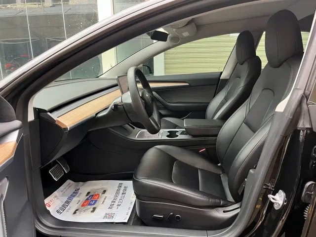 Tesla Model 3 — Фото автомобиля 5