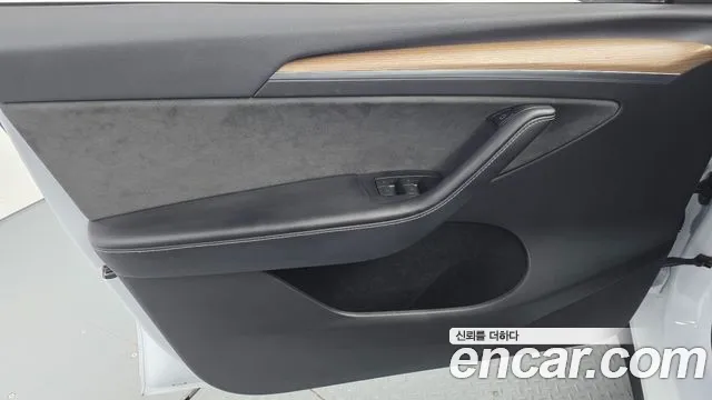 Tesla Model Y — Фото автомобиля 13