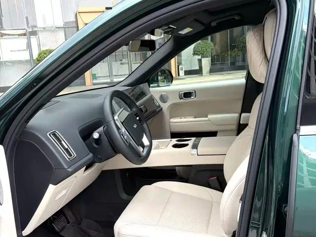 Li Auto L8 — Фото автомобиля 2