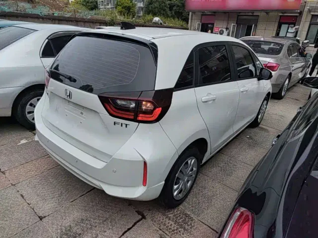 Honda Fit — Фото автомобиля 6