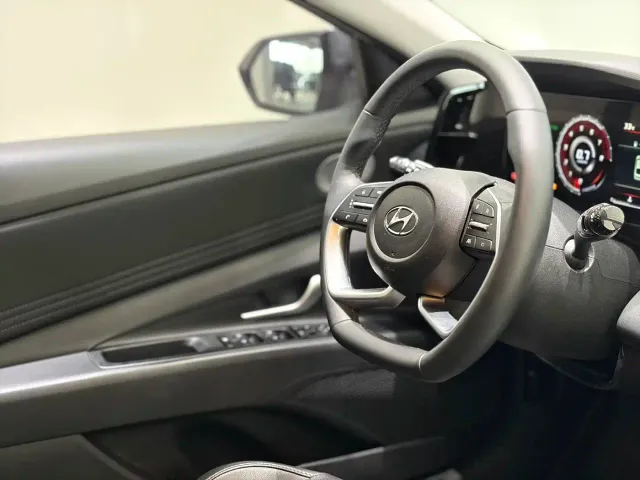 Hyundai Elantra — Фото автомобиля 11