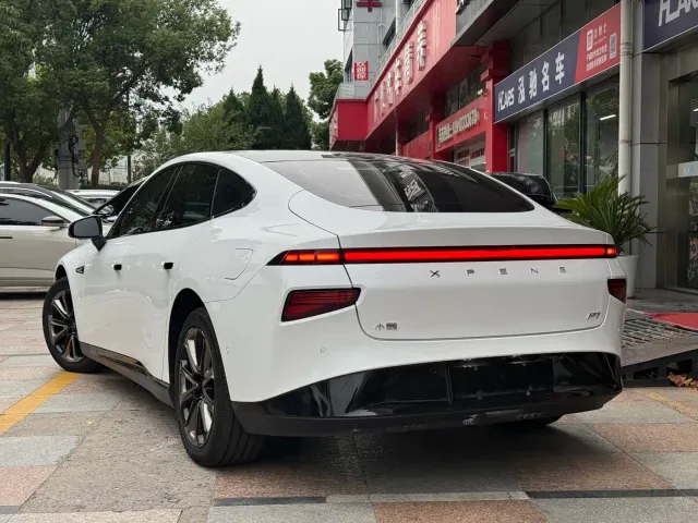 Xpeng P7 — Фото автомобиля 10