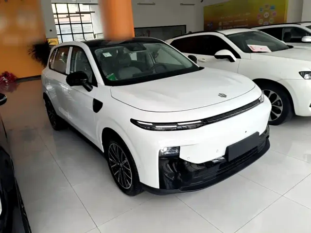 Leapmotor B10 — Фото автомобиля 3