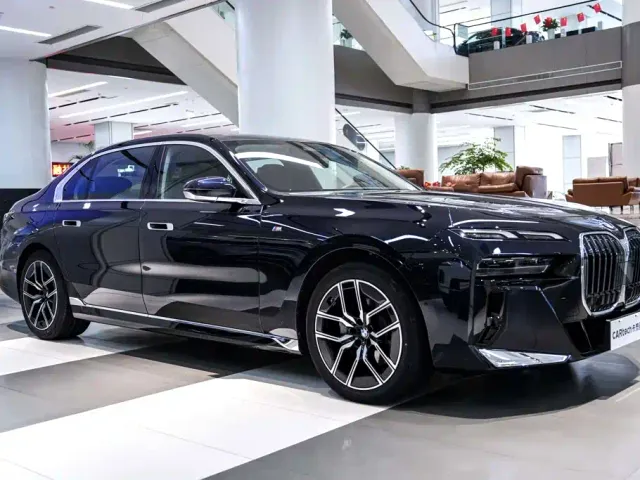 BMW 7 Series — Фото автомобиля 3