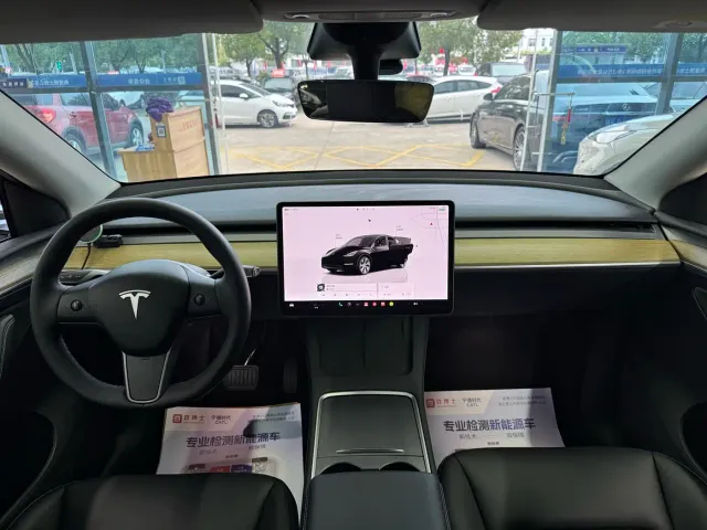 Tesla Model Y — Фото автомобиля 6