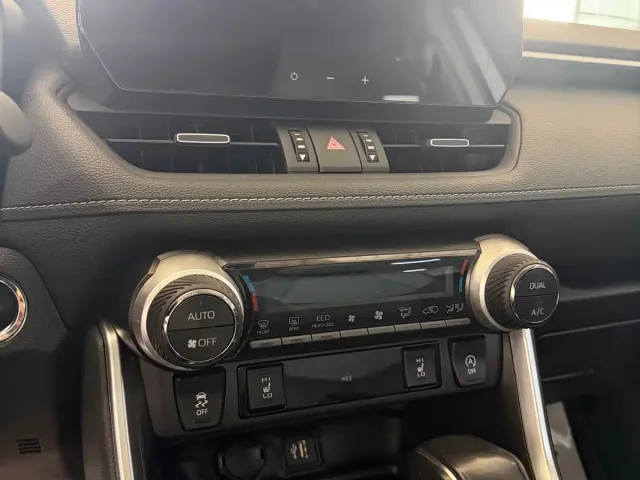 Toyota RAV4 — Фото автомобиля 7
