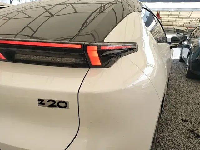 Lynk & Co Z20 — Фото автомобиля 7