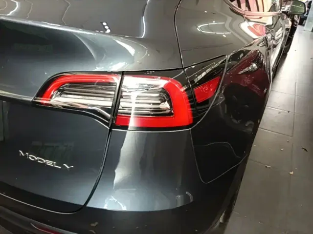 Tesla Model Y — Фото автомобиля 7