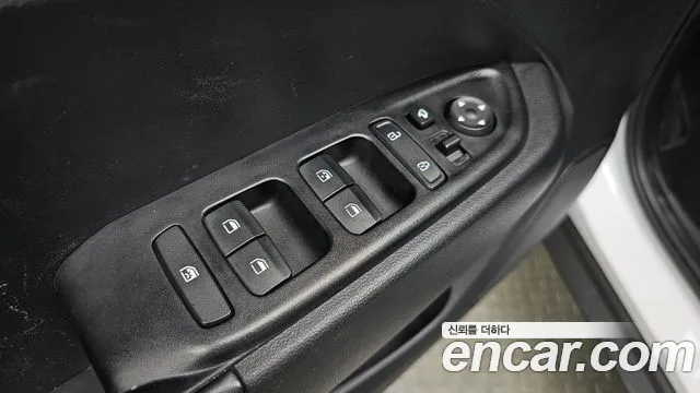Hyundai Venue — Фото автомобиля 25