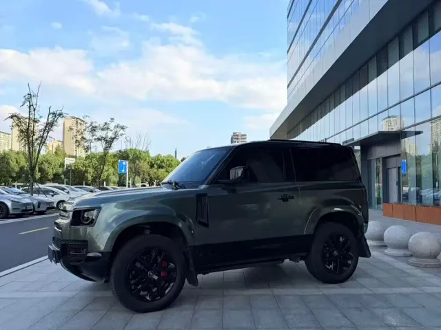 Land Rover Defender — Фото автомобиля 2