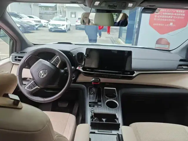 Toyota Granvia — Фото автомобиля 3