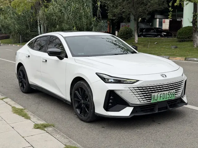 Changan UNI-V — Фото автомобиля 3