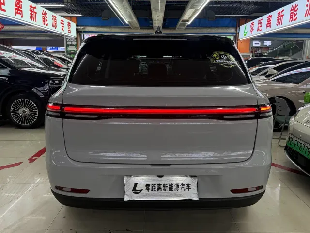 Leapmotor C10 — Фото автомобиля 5