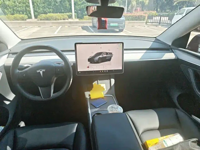 Tesla Model Y — Фото автомобиля 5
