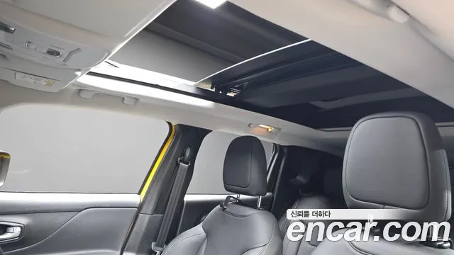 Jeep Renegade — Фото автомобиля 24