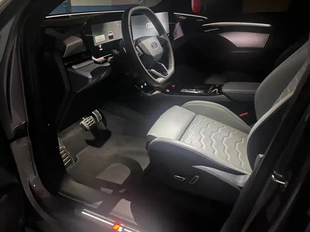 Audi Q6L e-tron — Фото автомобиля 6