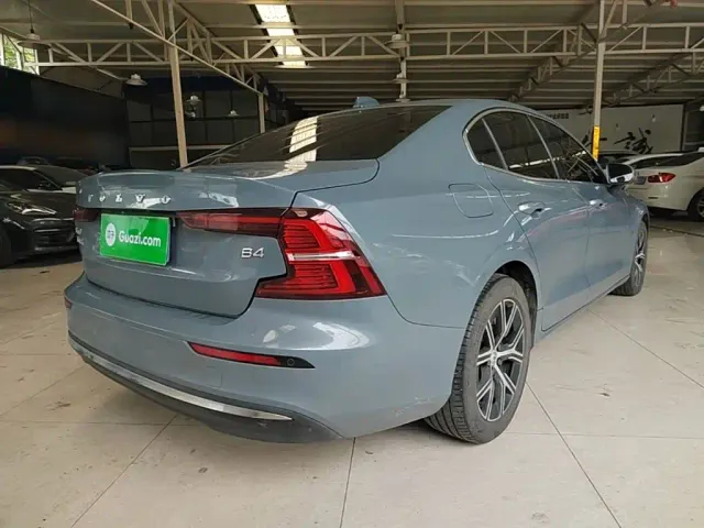 Volvo S60 — Фото автомобиля 4