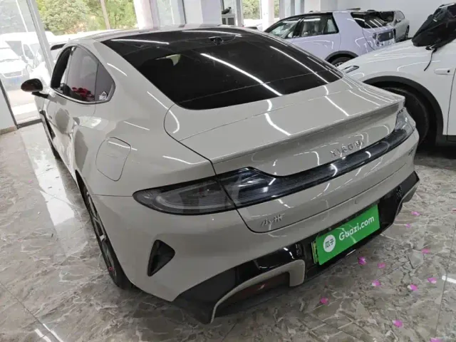 Xiaomi SU7 — Фото автомобиля 4
