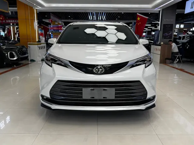 Toyota Sienna — Фото автомобиля 2