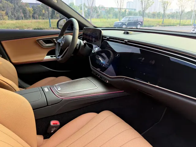 Mercedes-Benz E-Class — Фото автомобиля 12