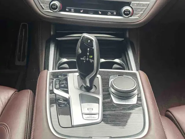 BMW 7 Series — Фото автомобиля 11