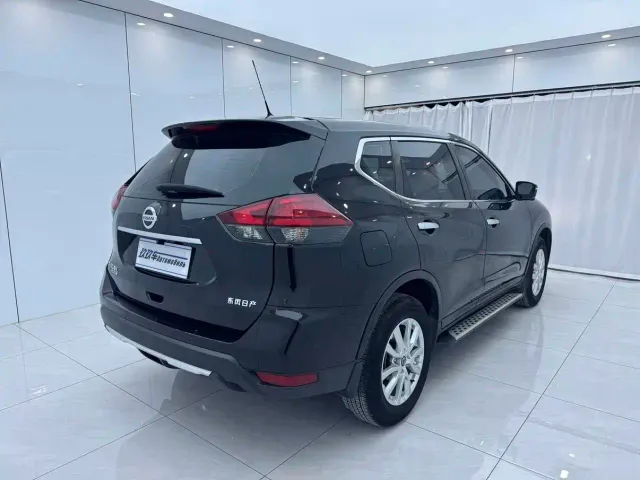 Nissan X-Trail — Фото автомобиля 4