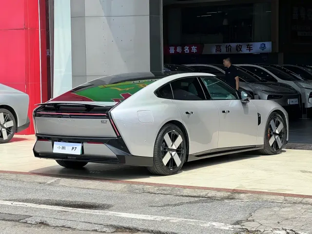 Xpeng P7 — Фото автомобиля 5