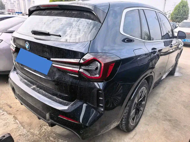 BMW iX3 — Фото автомобиля 4