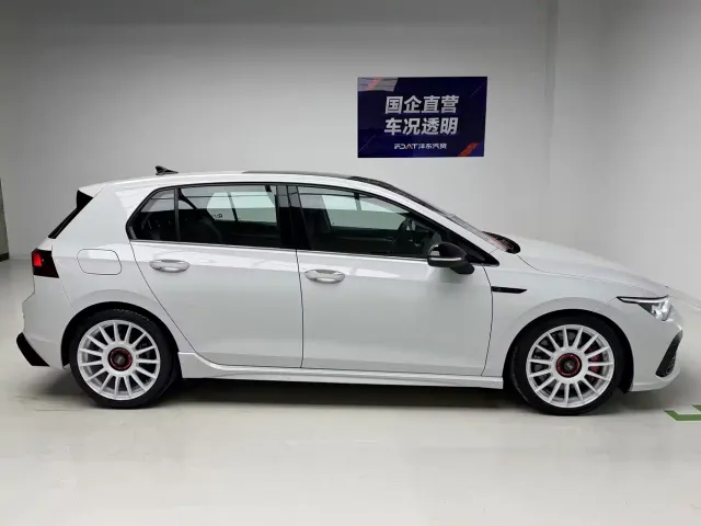 Volkswagen Golf — Фото автомобиля 7